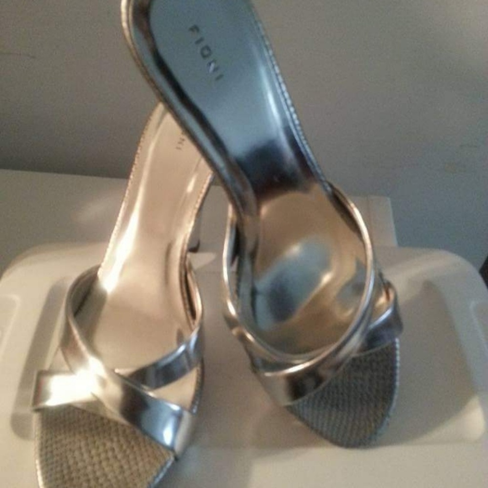 Chic & shiny wedge heels